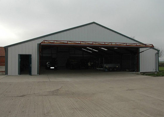 El marco de acero ligero modificado para requisitos particulares estructura el hangar prefabricado de los aviones